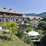 Ξενοδοχείο Zum 4*