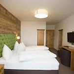 Zum 4*