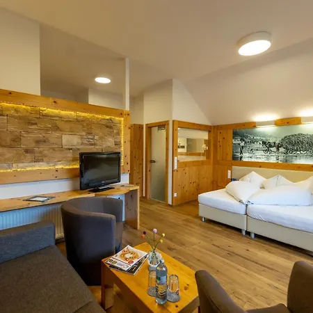 Zum Hotel Weissensee