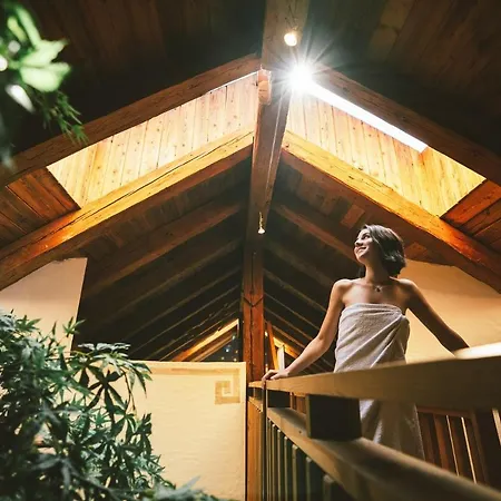 Zum Hotel Weissensee