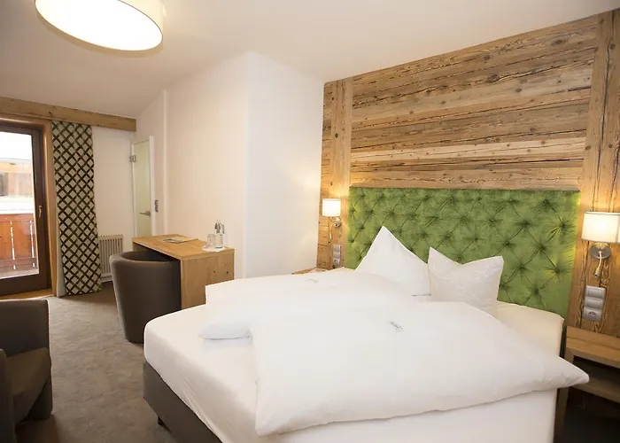 Zum Hotel Weissensee